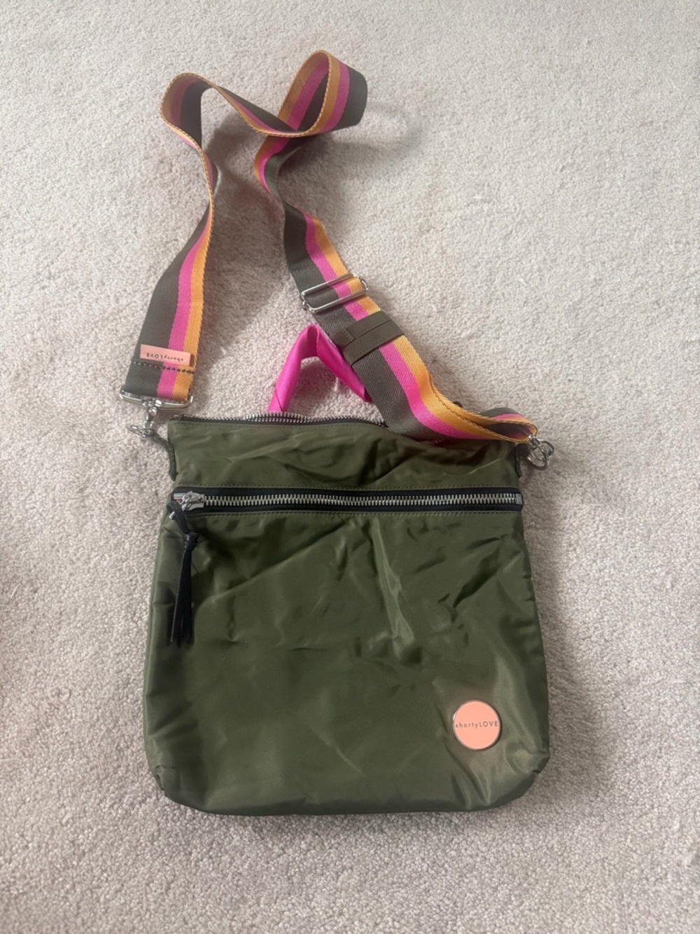 ShortyLove medium crossbody in olive nylon with pink accents - Picture 4 of 8